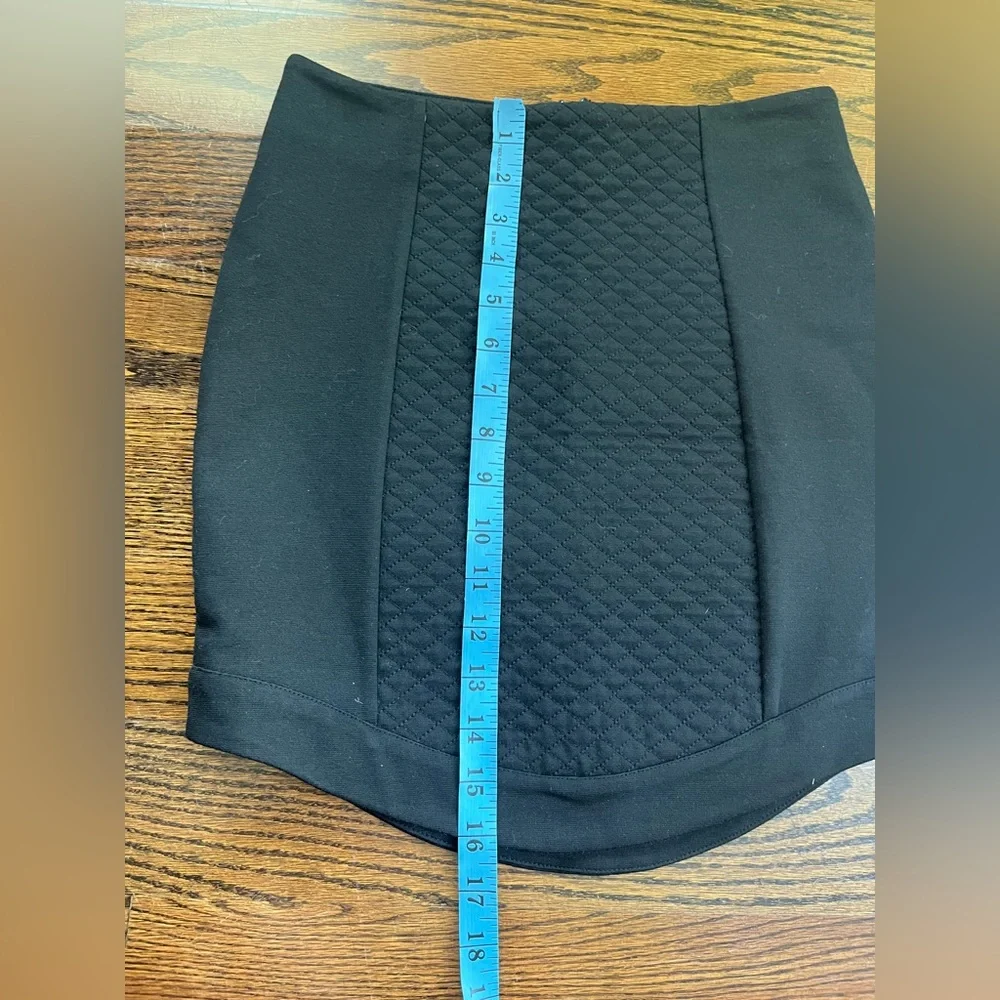 BCBGeneration Women's Black Knit Stretch mini skirt Sz. XS NWOT - Picture 3 of 7